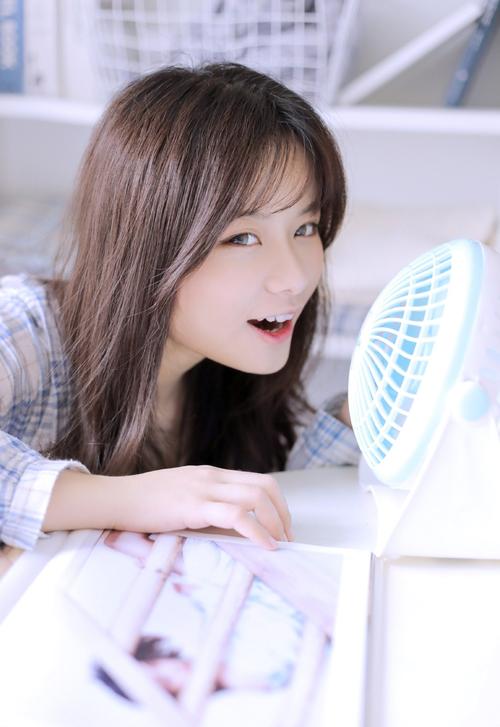 秋霞影院2018理论国产高清在线观看，重温经典国产剧情片，沉浸式体验黄金年代影视魅力