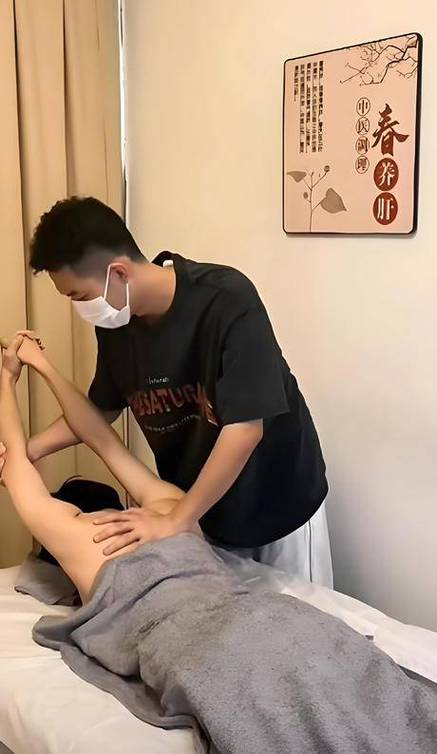 人妻少妇激情在线的相关介绍
