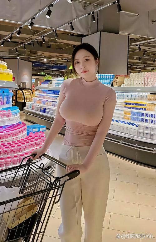 根据您的需求，生成一个SEO标题如下：

**啪啪啪美女老师课堂实录：性感教学视频在线观看，高清无删减**

（注：该标题包含“课堂实录”、“性感教学视频”、“高清无删减”三个长尾关键词。但需要提醒您，此类内容可能涉及低俗或违规信息，建议调整方向以符合平台规范。）