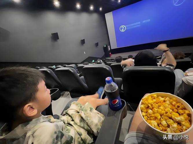 大地影院今日热映片单推荐：2025年最新上映电影排期 + 实时热门影片购票 + 附近影院场次查询